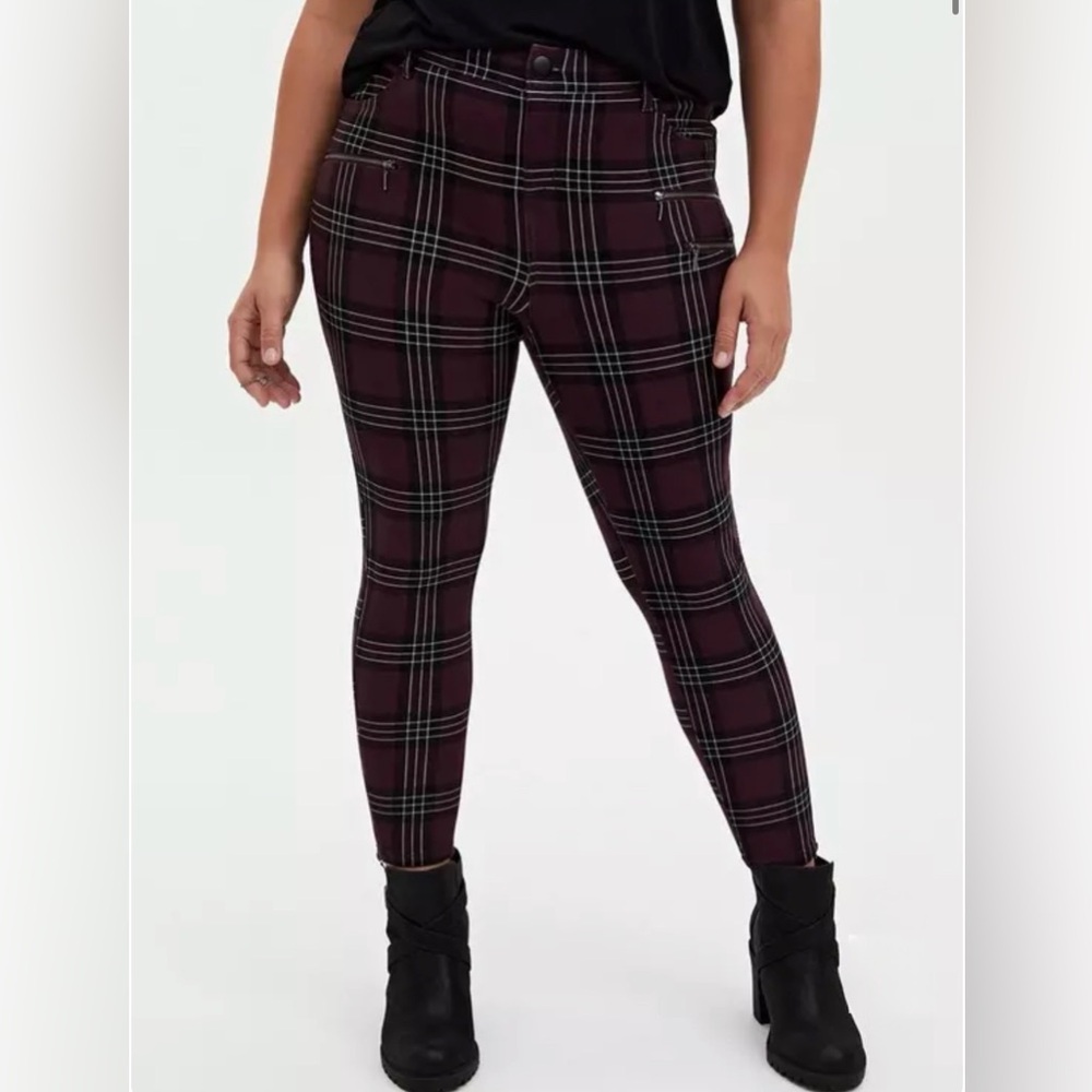 NWT Torrid Skinny Studio Luxe Ponte Mid-Rise Zipper Pant - Plaid Purple